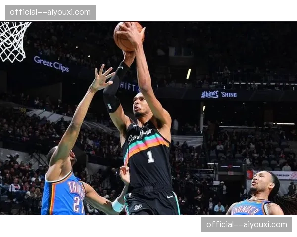 哈博与约翰逊高效发挥，马刺角色球员把握数据积累机会